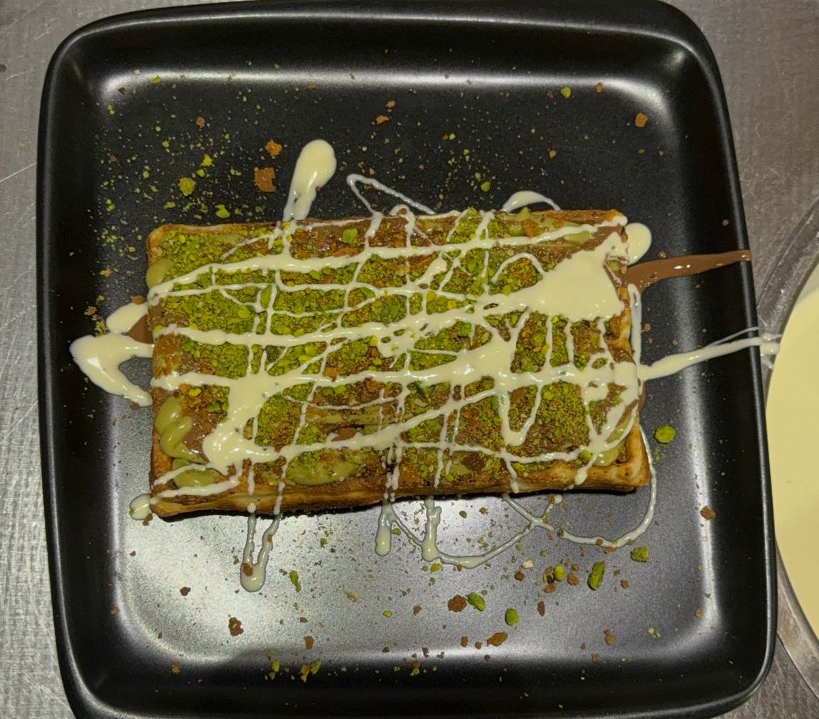 Antep Fıstık Kremalı Waffle